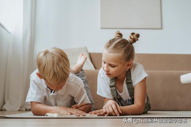 洋气有内在的女孩名字：一弯纤月，梦里桃花，与你共赏芬芳隽誉_宝宝起名_取名,八字起名