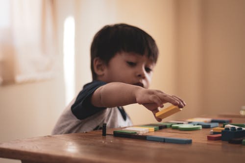 带足字旁字的男孩好名字大全